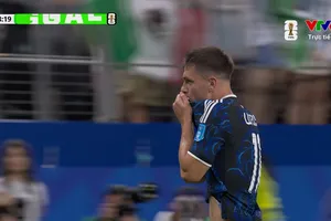 Lo Celso sút phạt siêu phẩm hạ thủ môn Abulaila mở tỷ số cho Argentina