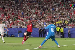 David Alaba kiến tạo chính xác, Marko Arnautovic dứt điểm mở tỷ số cho Áo