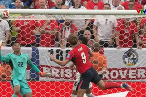 Ngôi sao Bellingham kiến tạo, Harry Kane đánh đầu cận thành giúp tuyển Anh dẫn trước 2-0