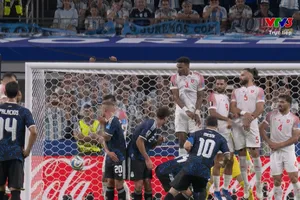 Ngôi sao Messi vẽ siêu phẩm trong sự ngỡ ngàng của thủ môn Abulaila, Argentina dẫn trước 3-1