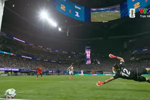 Wissa sút căng xuyên hàng thủ, hạ thủ môn Nematov nâng tỷ số lên là 3-1 cho CHDC Congo