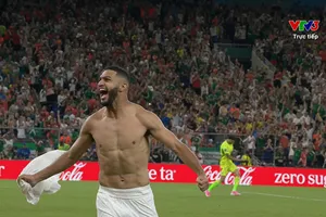 Crysencio Summerville hỏng penalty, Ismael Saibari sắm vai người hùng mang về tấm vé vòng 1/8 cho Morocco