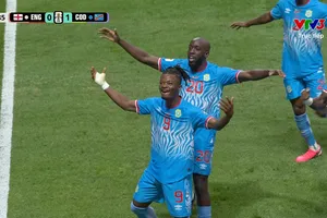 Cipenga bất ngờ hạ thủ môn Pickford, giúp CHDC Congo sớm dẫn trước tuyển Anh