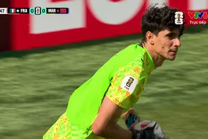 Hậu vệ Mazraoui phạm lỗi, Mbappe không thắng được thủ môn Yassine Bounou trên chấm penalty, tuyển Pháp lỡ cơ hội vươn lên dẫn trước