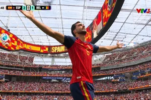 Tiền đạo trẻ Cubarsi tung cú sút xa, thủ môn Lammens để bóng vuột ra, Mikel Merino chớp thời cơ nâng tỷ số lên 2-1 cho Tây Ban Nha