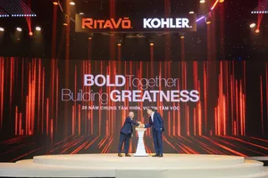 Ông Võ Mậu Quốc Triển, Chủ tịch Tập đoàn Rita Võ và ông David Kohler, Chủ tịch kiêm Giám đốc Điều hành Tập đoàn Kohler, tại lễ kỷ niệm