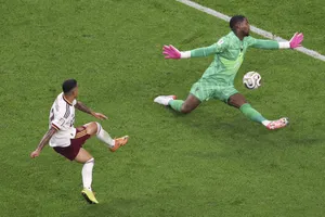 Dani Olmo kiến tạo, Pedro Porro dứt điểm hạ gục Mike Maignan nâng tỷ số lên 2-0 cho Tây Ban Nha, hàng thủ Pháp ngỡ ngàng