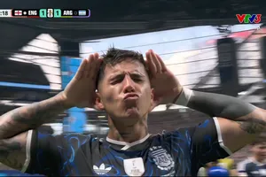 Messi kiến tạo đẹp mắt, Enzo Fernandez tung cú sút cực căng hạ thủ môn Pickford giúp Argentina san bằng tỷ số 1-1