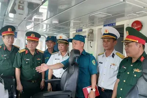 Đoàn kiểm tra tiến hành kiểm tra thực tế tại các tàu Hải đội dân quân thường trực
