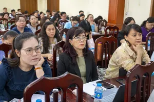 Cán bộ, đảng viên phường Bến Thành tham gia học tập, nghiên cứu chuyên đề nghiệp vụ văn thư lưu trữ