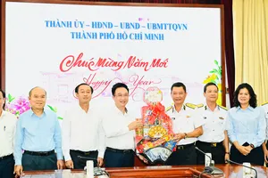 Các đơn vị Hải quân chúc tết Đảng bộ TPHCM 