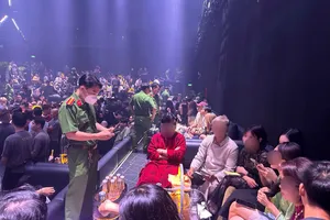 Kiểm tra quán bar APLUS, phát hiện 17 người dương tính với chất ma túy 