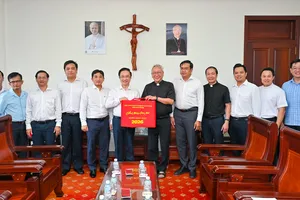 Lãnh đạo TPHCM thăm, chúc tết Giám mục Giáo phận Bà Rịa