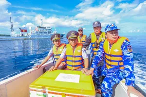 Tàu Kiểm ngư 260 hoàn thành công tác bầu cử sớm trên biển