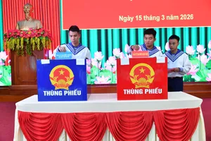 Lực lượng vũ trang tại TPHCM hòa chung ngày hội non sông
