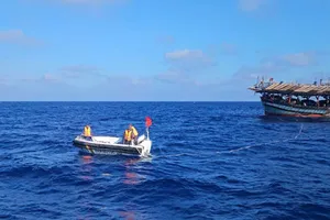 Kịp thời cứu nạn 36 ngư dân trên tàu cá bị hỏng máy giữa biển