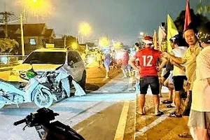Liên tiếp 2 vụ ô tô va chạm với xe máy, 6 người thương vong