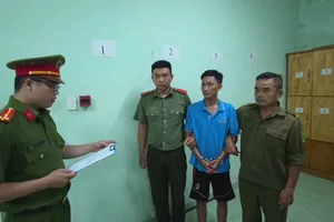 Tạm giữ khẩn cấp đối tượng đánh con riêng của người tình