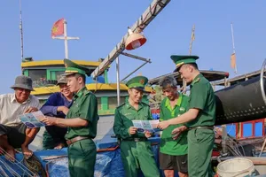 Phổ biến pháp luật cho hơn 300 ngư dân địa bàn cửa biển
