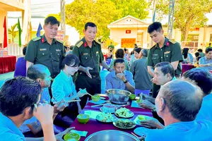 “Bữa cơm nghĩa tình quân - dân” tại Đặc khu Côn Đảo