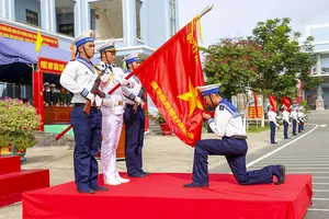 Chiến sĩ mới thực hiện nghi thức tuyên thệ