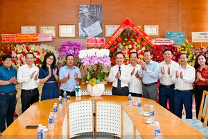 Lãnh đạo TPHCM thăm, chúc mừng các cơ quan báo chí Trung ương