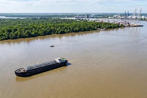 Tích cực tìm kiếm cán bộ CSGT mất tích trên sông Soài Rạp