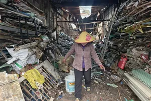 Cháy nhà ở phường Bình Thạnh, 7 người bị thương