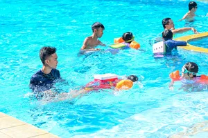 Công an TPHCM mở lớp huấn luyện kỹ năng phòng, chống đuối nước
