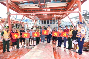 Tuyên truyền chống khai thác IUU cho ngư dân và tiểu thương