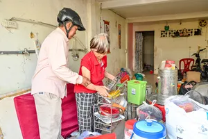 Người dân ở chung cư Thanh Đa bàn giao mặt bằng trước thời gian cưỡng chế