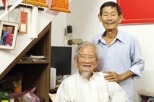 Đi một vòng đời, con lại về bên cha