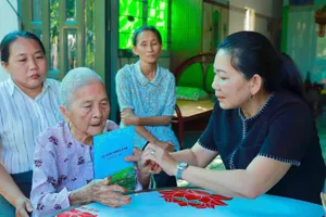 Ấm lòng người có công