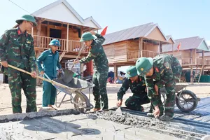 "Thần tốc" dựng nhà mới cho người dân vùng thiên tai