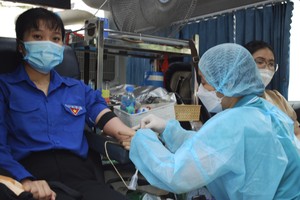 第五郡團員參加志願捐血。