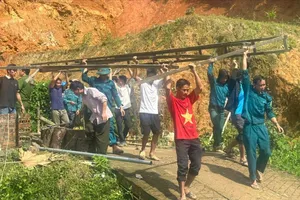 Mưa lũ đi qua, tình người đọng lại