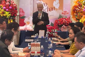 Một đời theo dấu chân Người