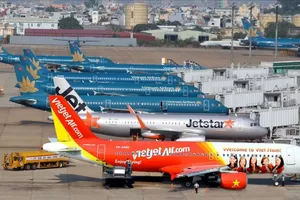 Dịp lễ: Sốc với giá vé máy bay cao