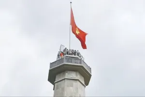 Lễ thượng cờ và gắn biển công trình cột cờ A Pa Chải