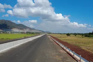 Ủy ban Kinh tế và Tài chính của Quốc hội thẩm tra 2 dự án đường bộ cao tốc