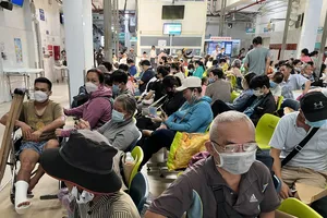 Mệt mỏi khám bệnh bảo hiểm y tế