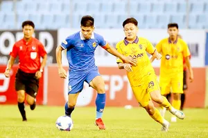 Chơi vơi bóng đá miền Trung, miền Nam