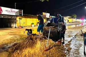 Lại lo cát tràn xuống đường vào Khu du lịch quốc gia Mũi Né