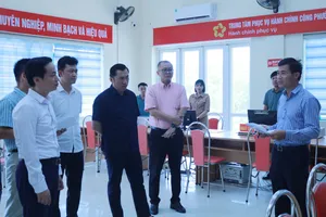 Chủ tịch UBND tỉnh Lê Hải Hòa kiểm tra việc vận hành thử nghiệm chính quyền hai cấp tại Thành phố