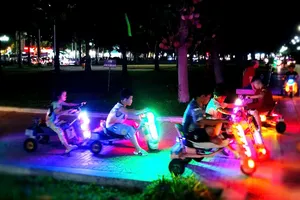 Lâm Đồng: Bát nháo dịch vụ cho thuê xe điện tự chế trong công viên