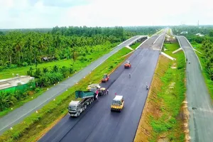 Đơn vị thi công sẽ bổ sung hệ thống thoát nước đồng bộ trên đường dẫn vào cầu Rạch Miễu 2