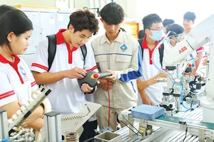 Tuyển sinh năm 2025: Trường nghề “hồi hộp” chờ kết quả lọc ảo