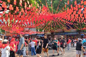 Thủ đô rợp cờ hoa trước “concert” quốc gia 2-9