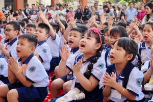 Lễ khai giảng “2 trong 1”