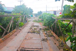 Cầu sập hơn 3 tháng chưa được khắc phục